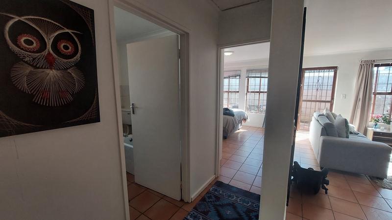 To Let 2 Bedroom Property for Rent in Oakglen Western Cape